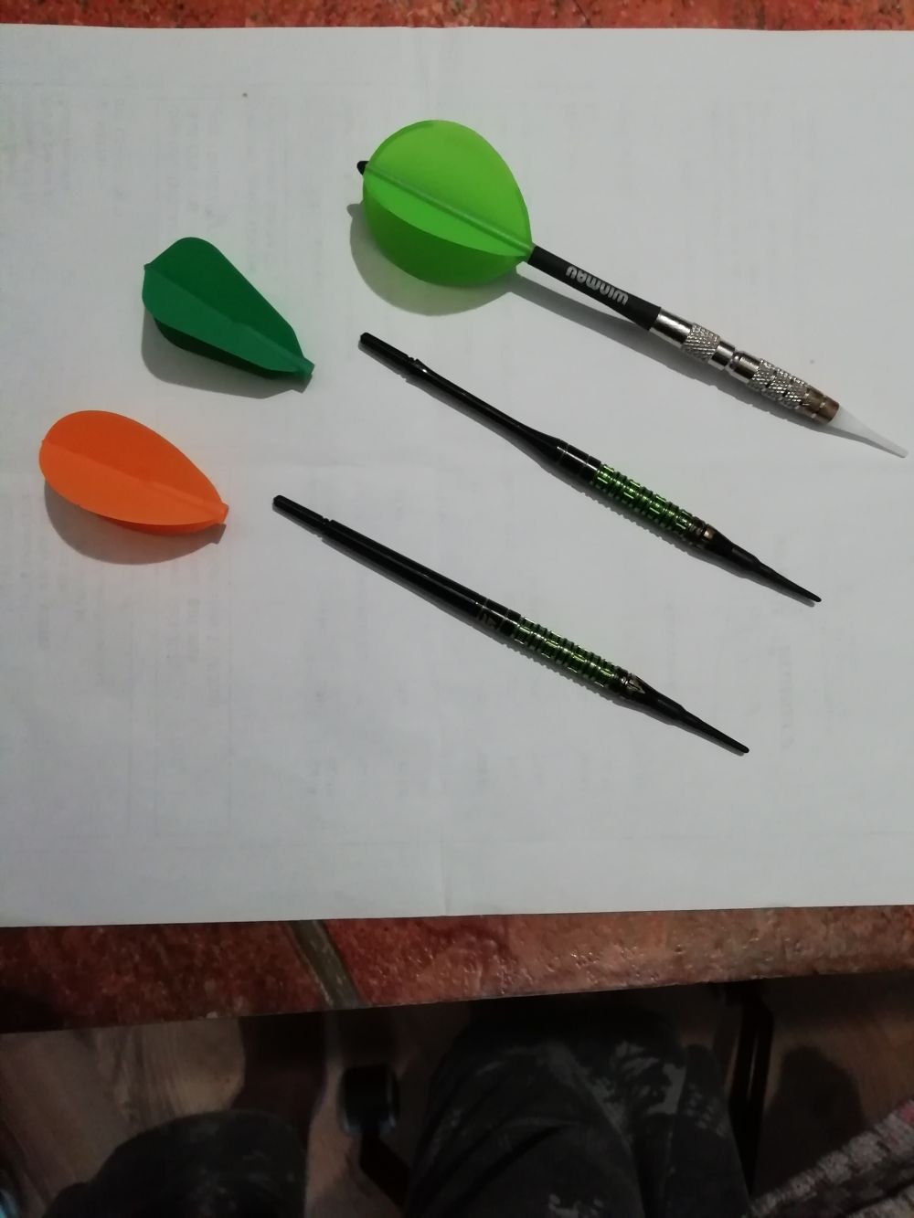 Letky na šipky Cosmo Fit Flight Shape bílé, 6ks
